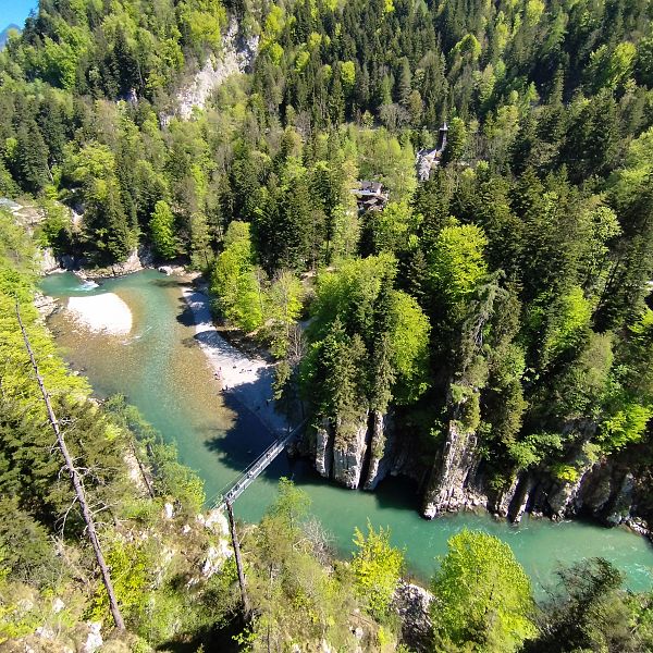 blick-zum-klobenstein-und-zur-haengebruecke