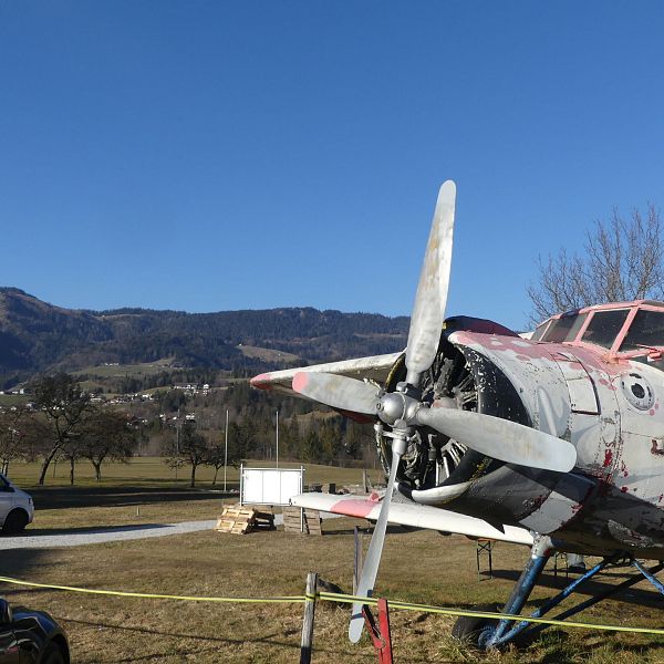 kaiserwinkl-rundgang-kossen-flugzeug