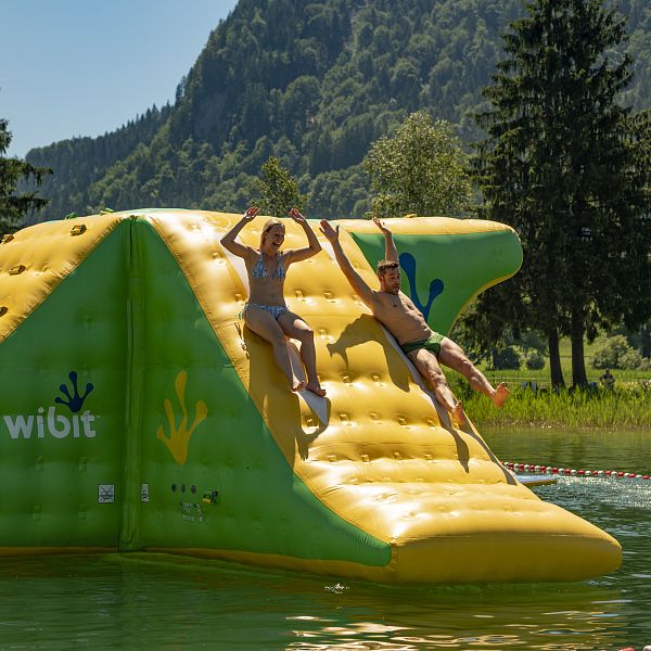 kaiserwinkl-urlaub-aktivitaeten-walchsee-sommer-baden-badesee-aqua-funpark