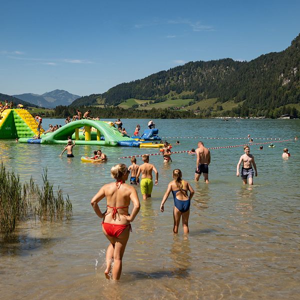 kaiserwinkl-urlaub-aktivitaeten-walchsee-sommer-baden-badesee-schwimmen-11