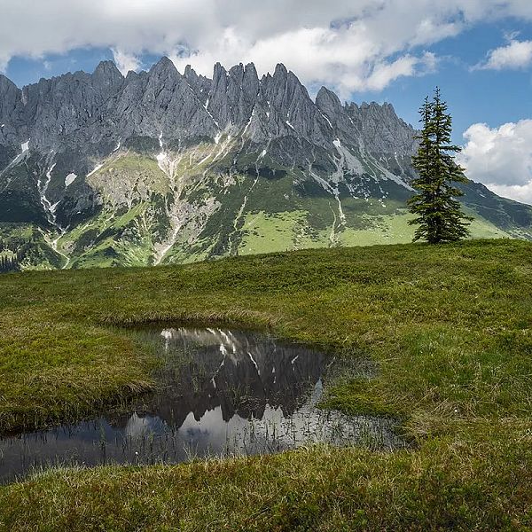mountain-pond-with-wilder-kaiser-range-reflecting-2022-02-04-04-26-22-utc-1