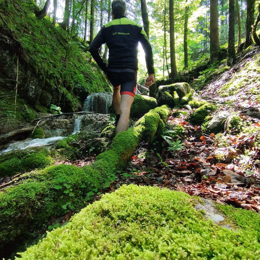 kaiserwinkl_magazin_mbt_tour_kleiner_bach_in_der_gwircht