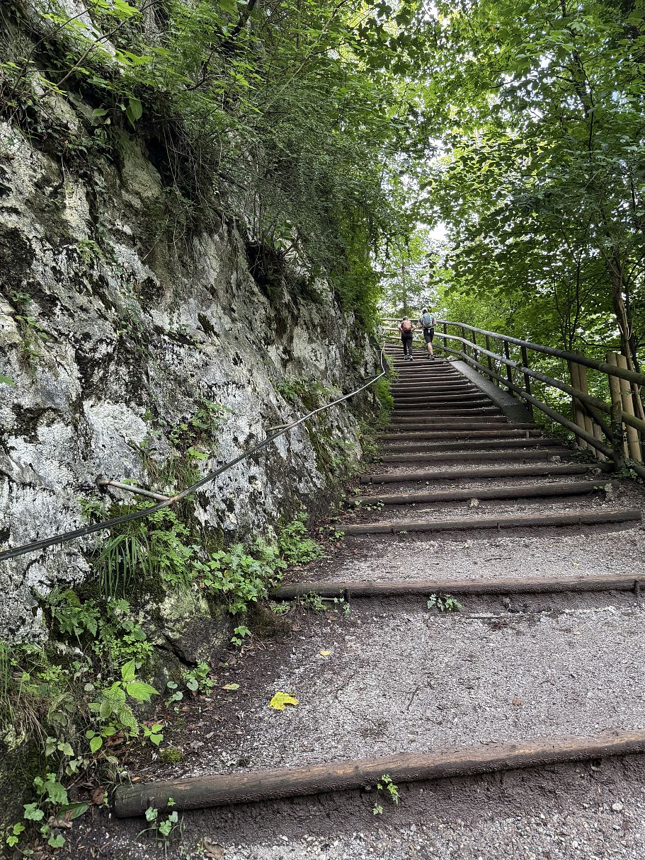kaiserwinkl_magazin_zweitageswanderung_stripsenjoch_viele_treppen