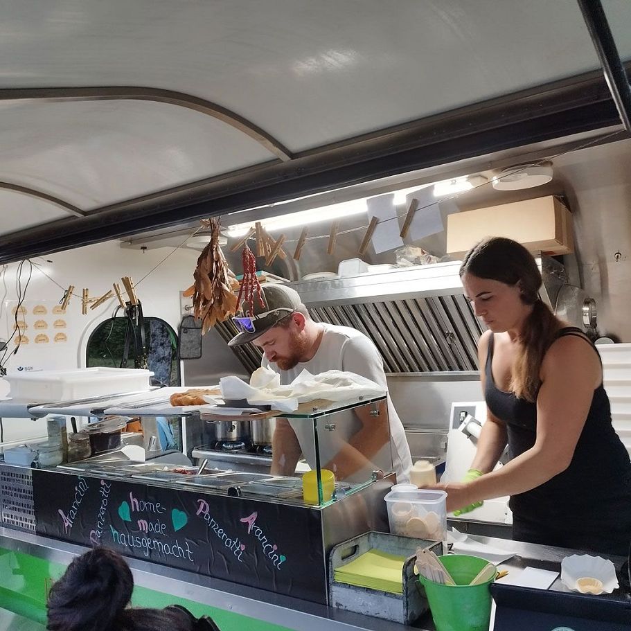 Sommernachtstraum-Food-truck-mit-Panzerotti