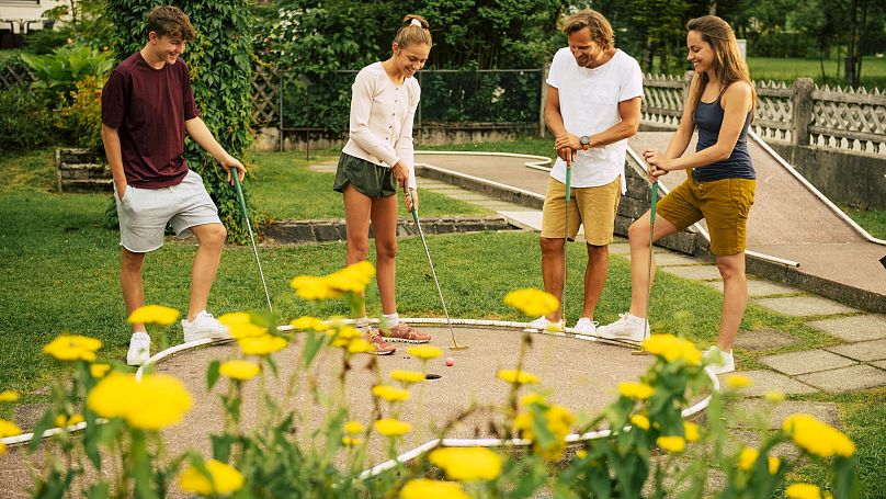hd-kaiserwinkl-urlaub-sommer-sommeraktivitaeten-minigolfen-1